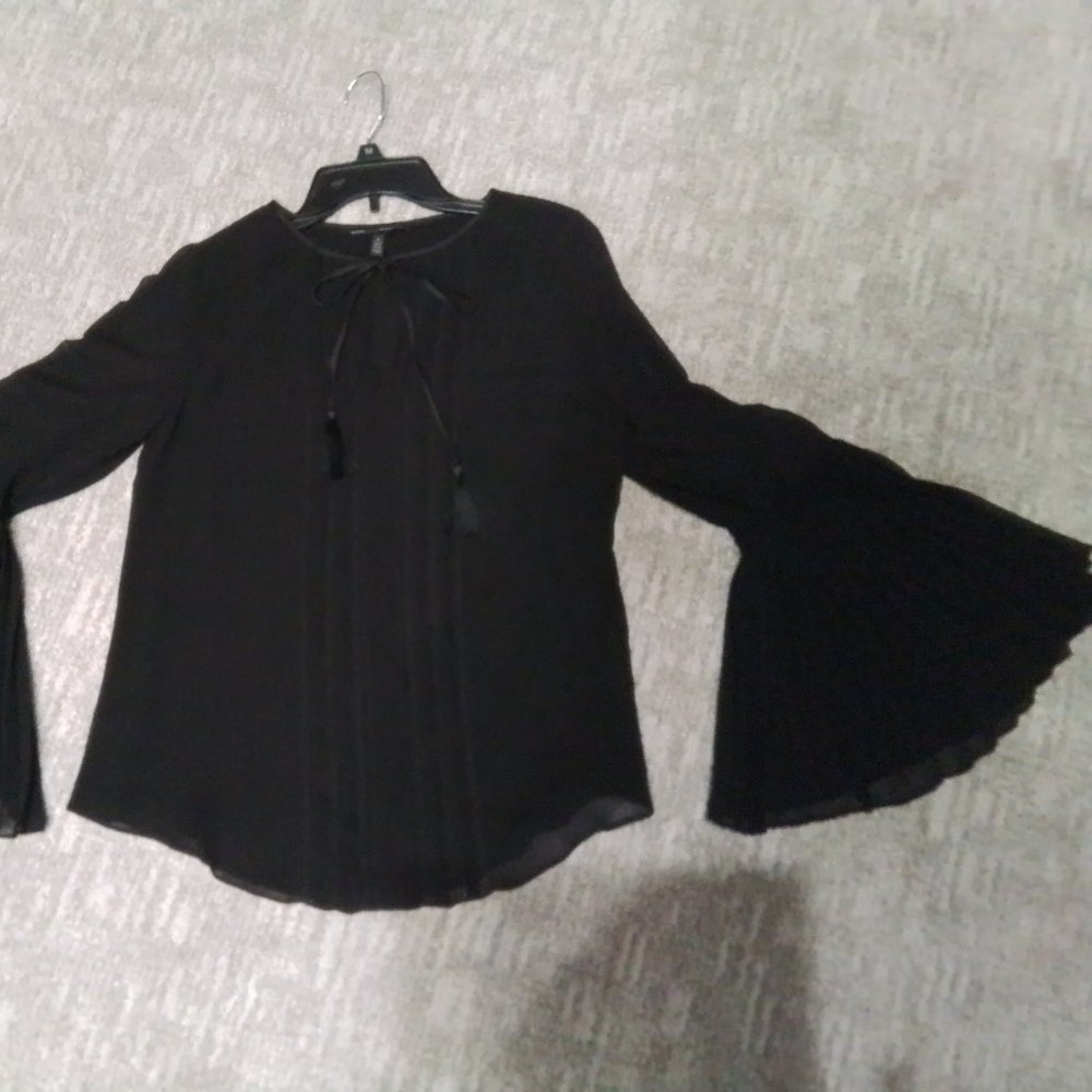 White House Black Market Blouse with beautiful pleated flared sleeves